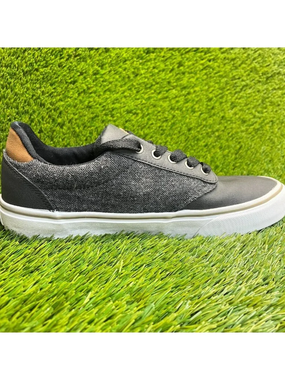 Vans Atwood Deluxe Mens Size 10 Black White Athletic Walking Shoes Sneakers